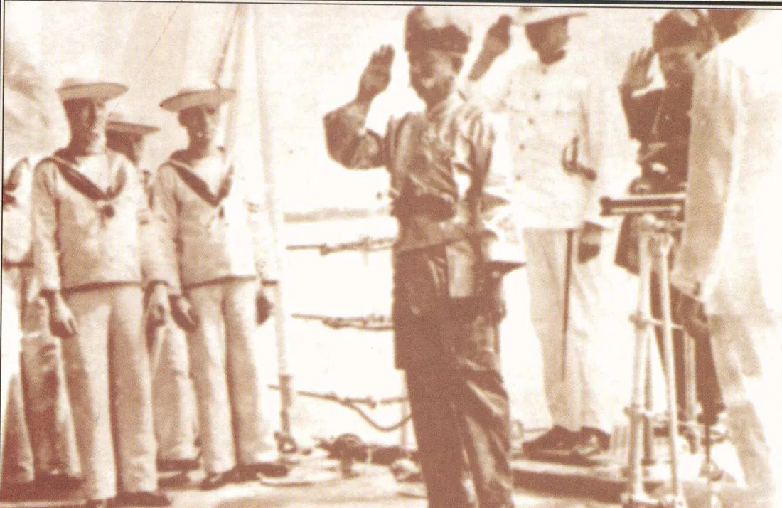 Tuanku Muhammad melawat kapal Angkatan Laut British sekitar 1920-an